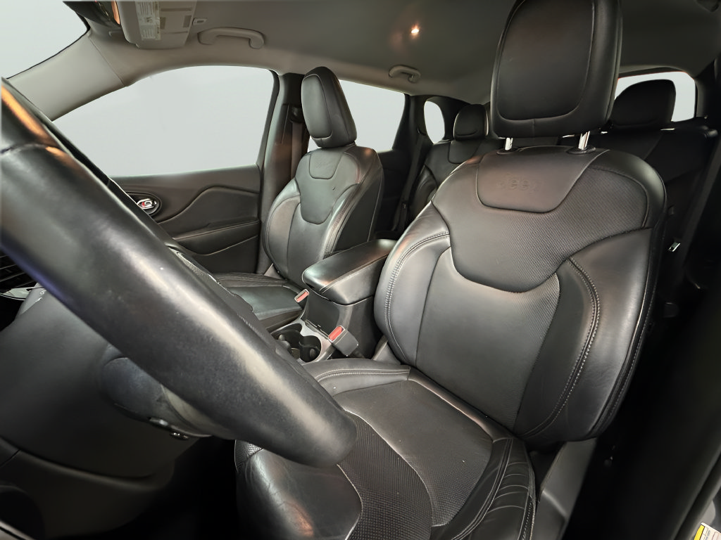 Used 2019 Jeep Cherokee Limited FWD image 11