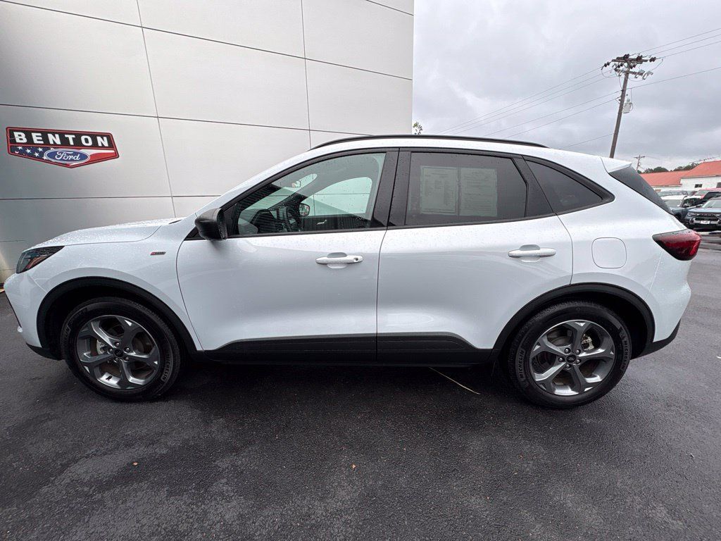 Used 2025 Ford Escape ST-Line FWD image 6