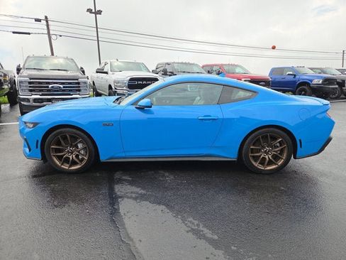 Used 2025 Ford Mustang GT Premium RWD image 3