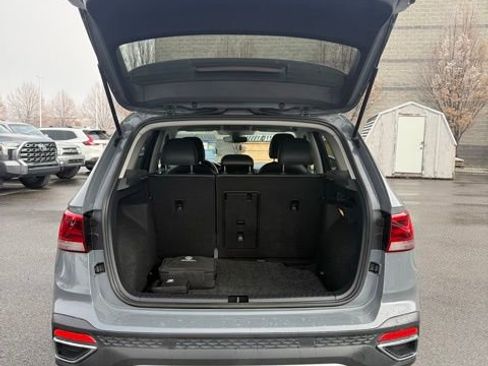 Used 2023 Volkswagen Taos SE image 9