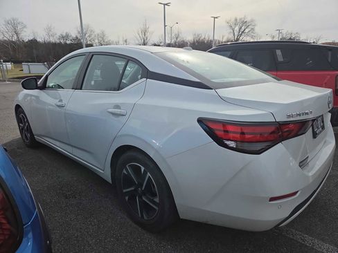 Used 2024 Nissan Sentra SV image 3