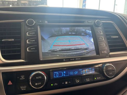 Used 2017 Toyota Highlander XLE AWD/4WD image 33