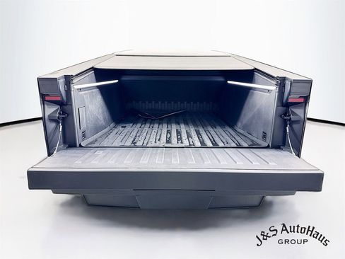 Used 2025 Tesla Cybertruck AWD Crew Cab image 34