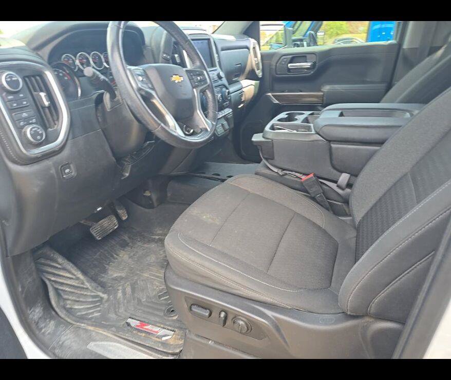 Used 2021 Chevrolet Silverado 1500 LT w/ Z71 Off-Road Package AWD/4WD image 3