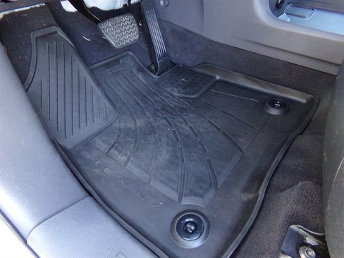 Used 2024 Toyota Sienna LE image 29