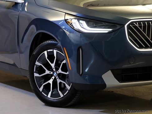 Certified 2025 BMW X3 xDrive30 AWD/4WD image 3