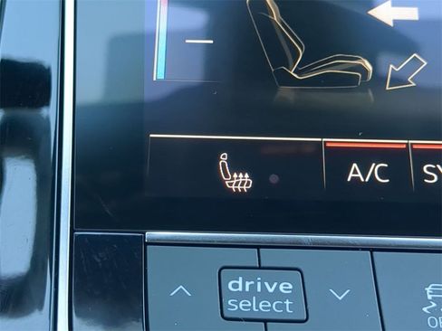 Used 2025 Audi Q7 3.0T Premium Plus image 25