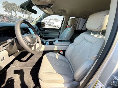 Used 2024 Jeep Wagoneer Series II w/ Flexible Seating Group image 23