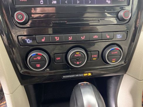 Used 2020 Volkswagen Passat 2.0T SEL image 21