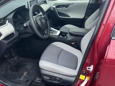 Used 2019 Toyota RAV4 XLE w/ Convenience Package image 5