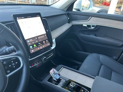 Certified 2025 Volvo XC90 B6 Plus image 19