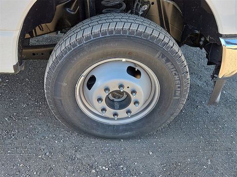 New 2025 Ford F350 XL w/ XL Chrome Package image 8