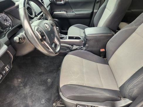 Used 2023 Toyota Tacoma TRD Off-Road image 9