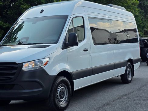 Used 2025 Mercedes-Benz Sprinter 2500 image 3