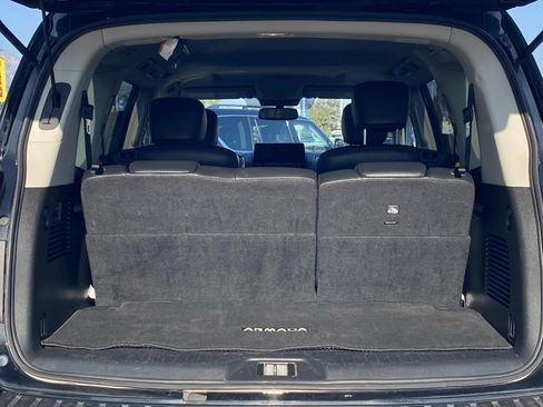 Used 2023 Nissan Armada SL w/ Captain's Chairs Package image 14