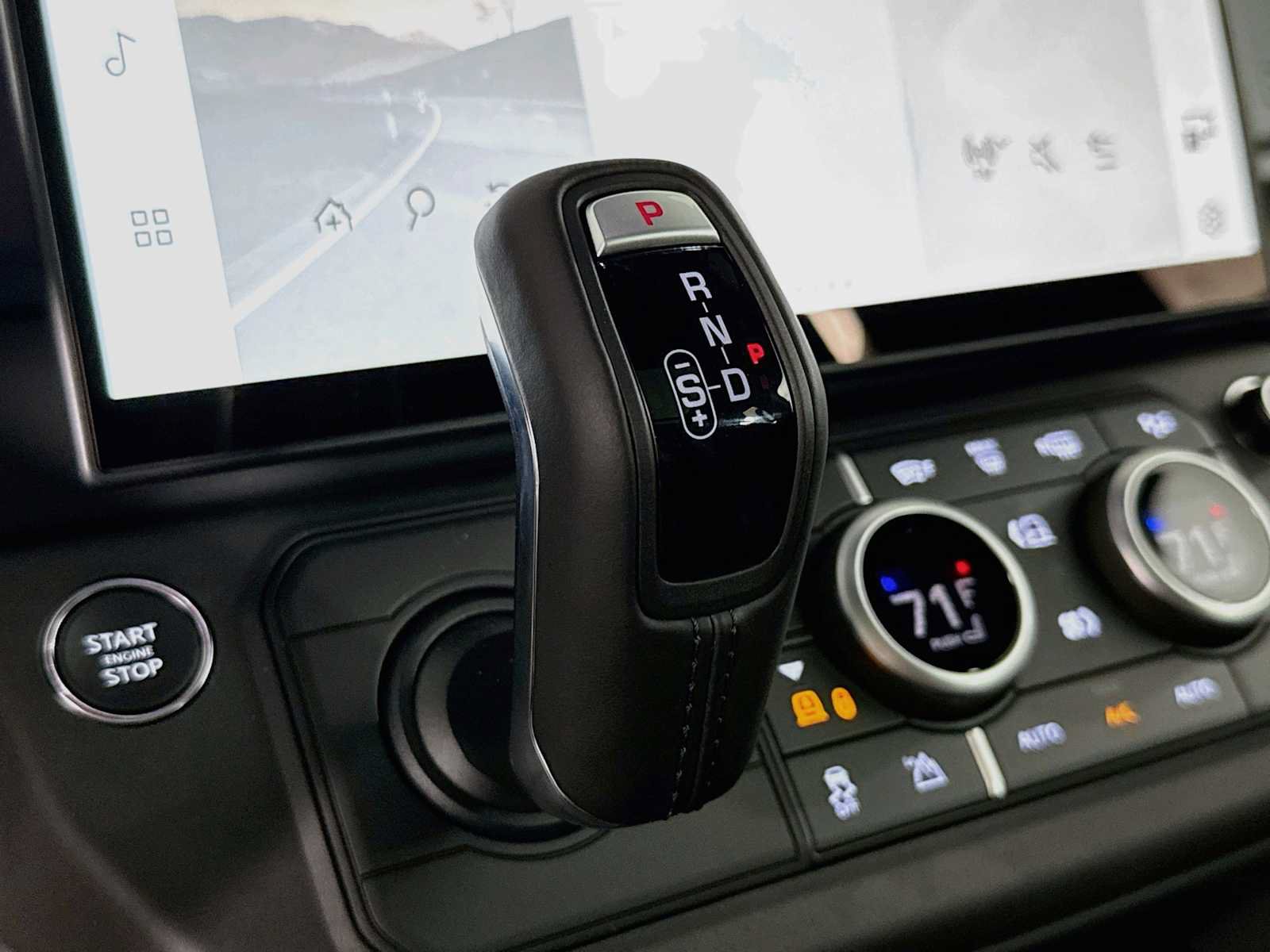 New 2026 Land Rover Defender 110 X-Dynamic SE AWD/4WD image 17