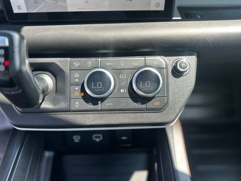 Used 2021 Land Rover Defender 110 X-Dynamic HSE AWD/4WD image 28