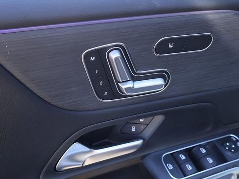 New 2026 Mercedes-Benz GLB 250 4MATIC image 14