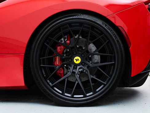 Used 2021 Ferrari F8 Tributo image 7