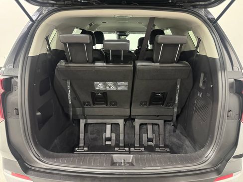 Used 2025 Kia Carnival FWD image 27