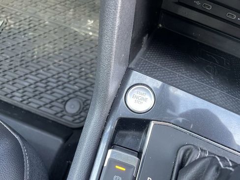 Used 2021 Volkswagen Tiguan SEL Premium R-Line image 29