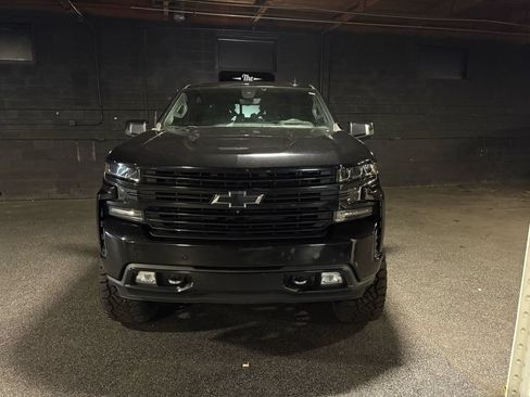 Used 2019 Chevrolet Silverado 1500 High Country w/ Technology Package AWD/4WD image 9