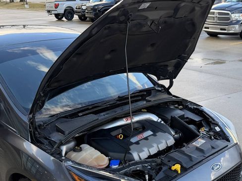 Used 2018 Ford Focus ST image 33