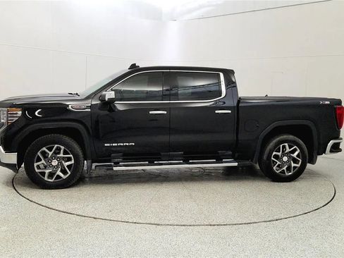Used 2023 GMC Sierra 1500 SLT w/ SLT Premium Plus Package AWD/4WD image 4