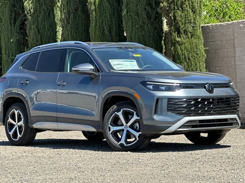 New 2026 Volkswagen Tiguan SE image 2