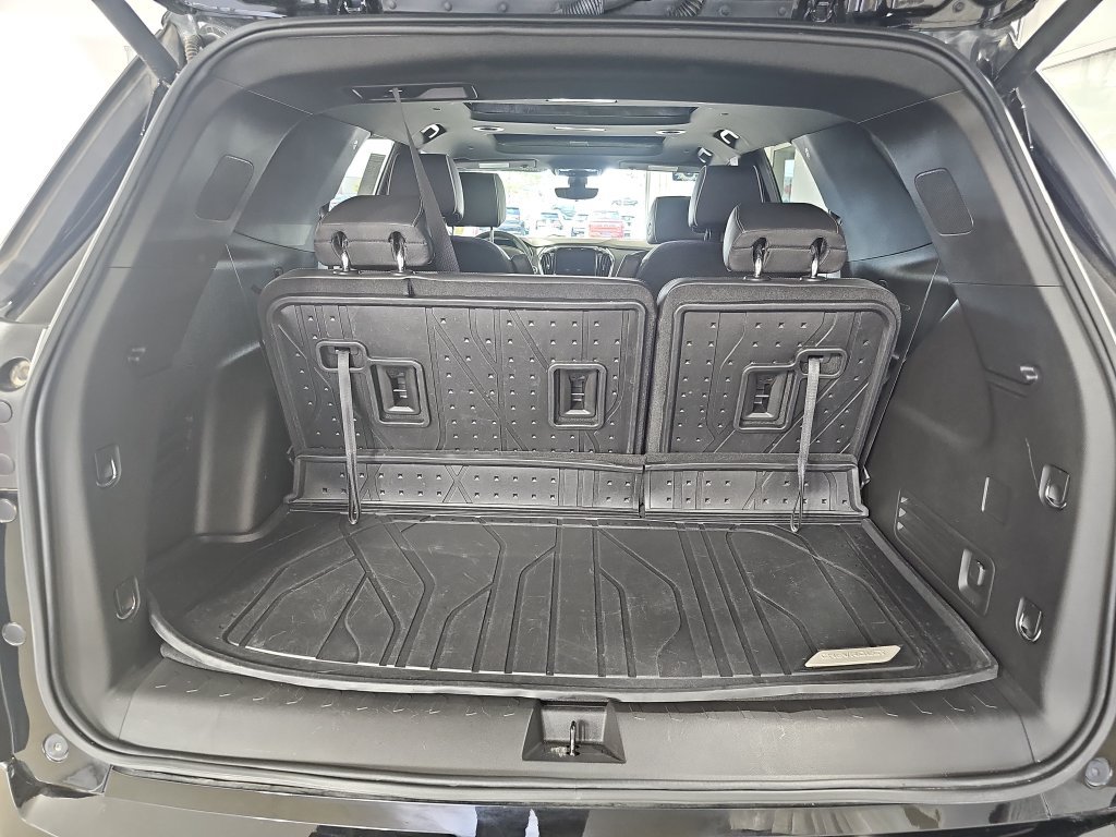 Certified 2023 Chevrolet Traverse Premier w/ Redline Edition AWD/4WD image 17