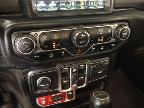 Used 2023 Jeep Gladiator Mojave w/ Cold Weather Group AWD/4WD image 8