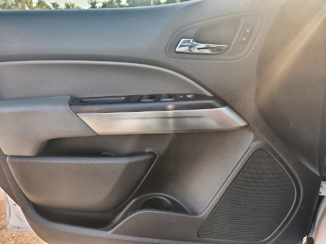 Used 2016 Chevrolet Colorado LT w/ Luxury Package, Chrome RWD image 27