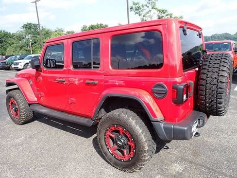Used 2018 Jeep Wrangler Unlimited Sahara w/ Uconnect 4C Nav & Sound Group AWD/4WD image 4