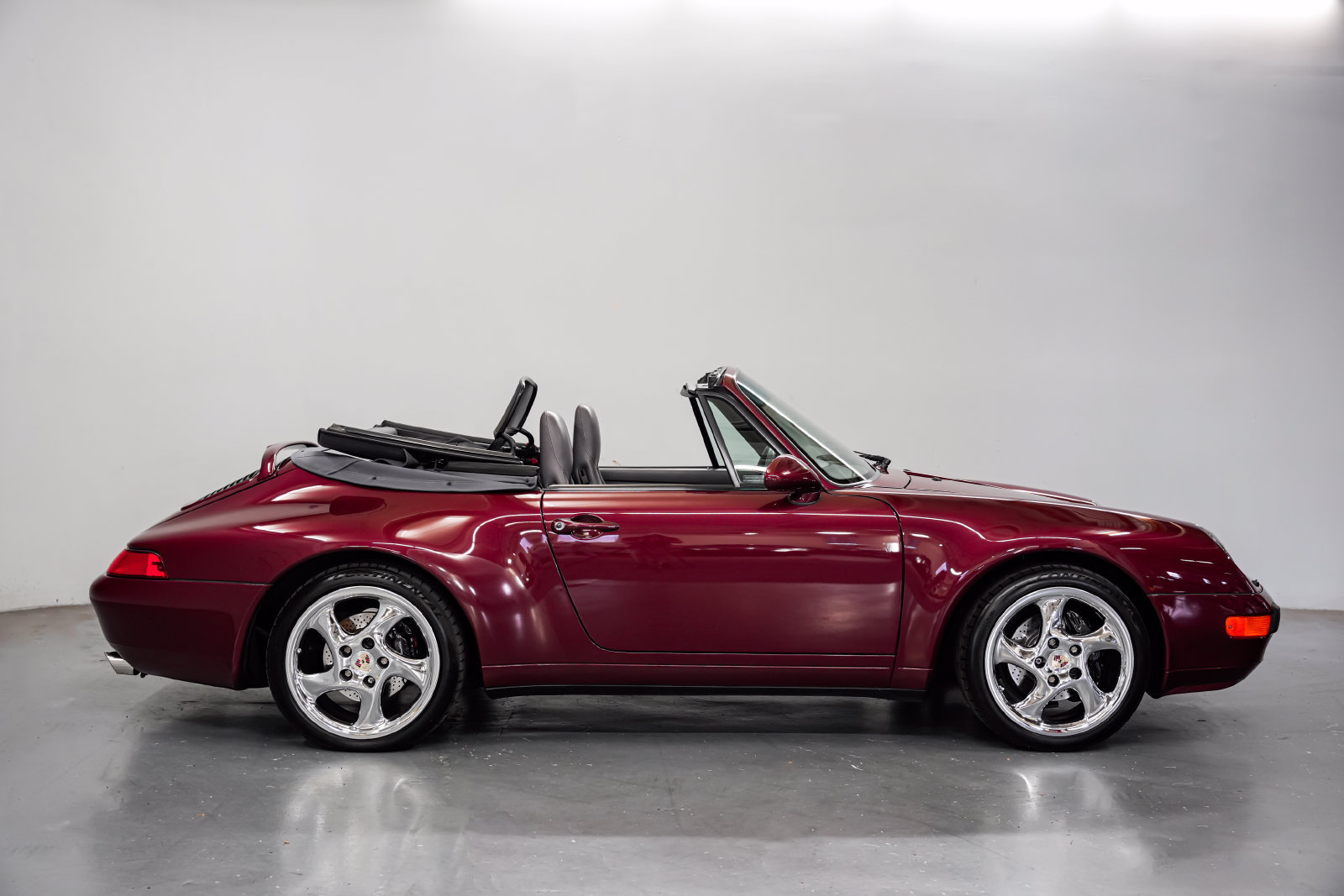 Used 1997 Porsche 911 Carrera RWD image 2