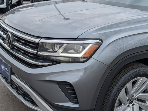 Certified 2022 Volkswagen Atlas Cross Sport SE AWD/4WD image 16