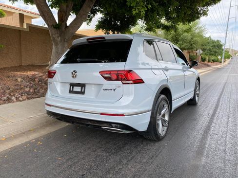Used 2018 Volkswagen Tiguan SEL w/ R-Line Package image 6