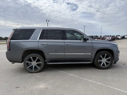 Used 2019 Cadillac Escalade Luxury image 6