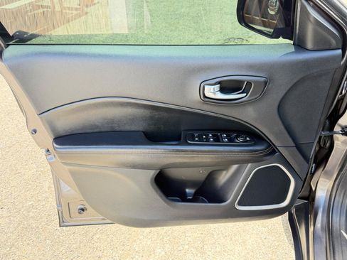 Used 2020 Jeep Compass Limited AWD/4WD image 16