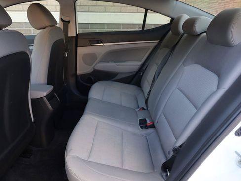 Used 2017 Hyundai Elantra SE FWD image 19