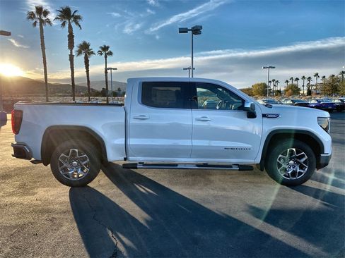 New 2026 GMC Sierra 1500 SLE w/ Preferred Package image 15