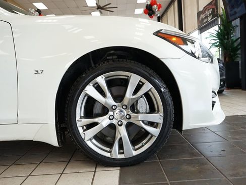 Used 2018 INFINITI Q70 Luxe w/ Sport Package AWD/4WD image 59