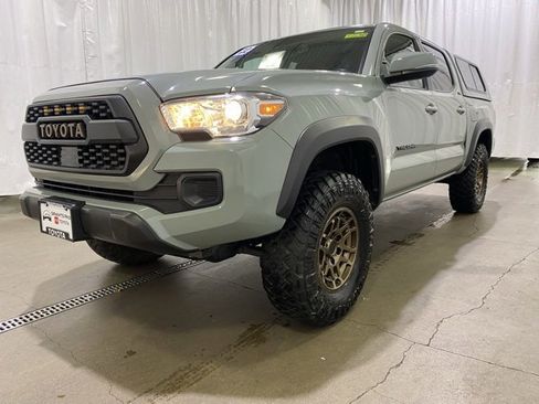 Used 2022 Toyota Tacoma SR5 w/ Trail Edition image 24