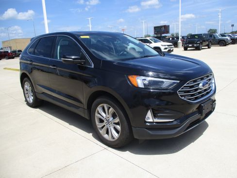Used 2022 Ford Edge Titanium AWD/4WD image 8