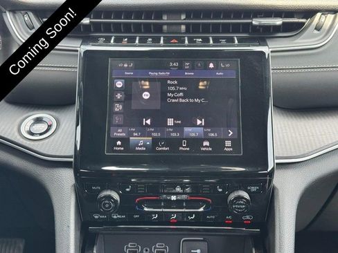 Used 2024 Jeep Grand Cherokee Altitude AWD/4WD image 14