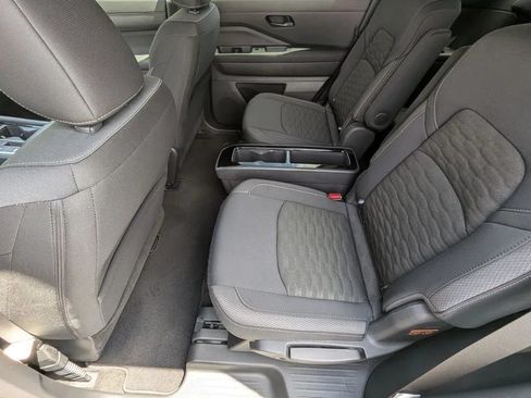 Certified 2025 Nissan Pathfinder SV w/ SV Premium Package FWD image 18
