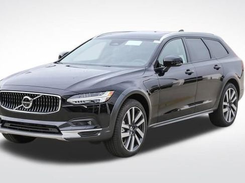 New 2025 Volvo V90 B6 Cross Country Plus w/ Protection Package Premier image 3