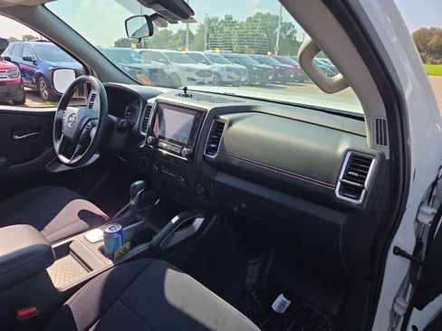 Used 2022 Nissan Frontier SV AWD/4WD image 12