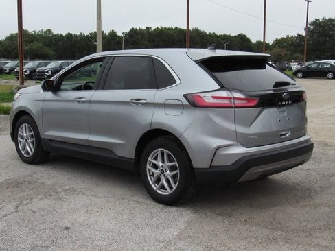 Used 2024 Ford Edge SEL image 7