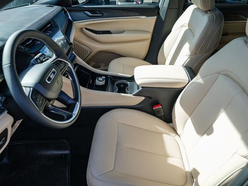 New 2026 Jeep Grand Cherokee Limited image 19