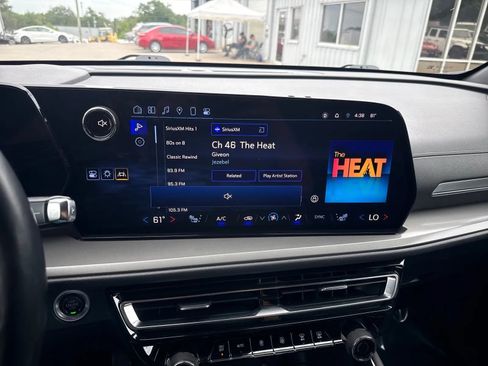 Used 2024 Chevrolet Traverse LT FWD image 21